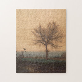Landschap met een kale boom en een ploeger legpuzzel