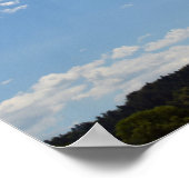 Landschap met groene heuvels, bomen en wolken poster (Hoek)