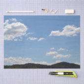 Landschap met groene heuvels, bomen en wolken tissuepapier (Craft)