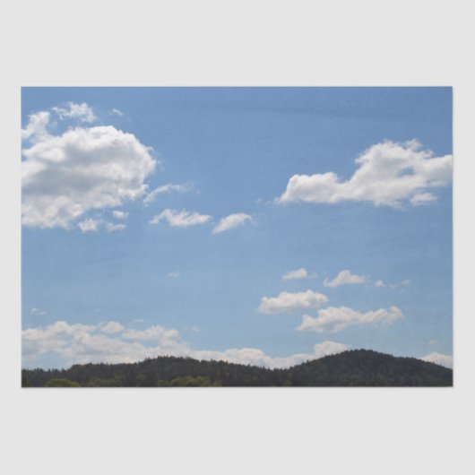 Landschap met groene heuvels, bomen en wolken tissuepapier (Voorkant)