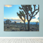 Landschap met Joshua Trees bij zonsondergang Canvas Afdruk (Insitu (Houten vloer))
