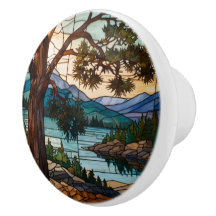 Landschap met robuuste bergketen in glas in lood