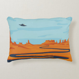 landschap met verlaten dal, bergen, donker w accent kussen