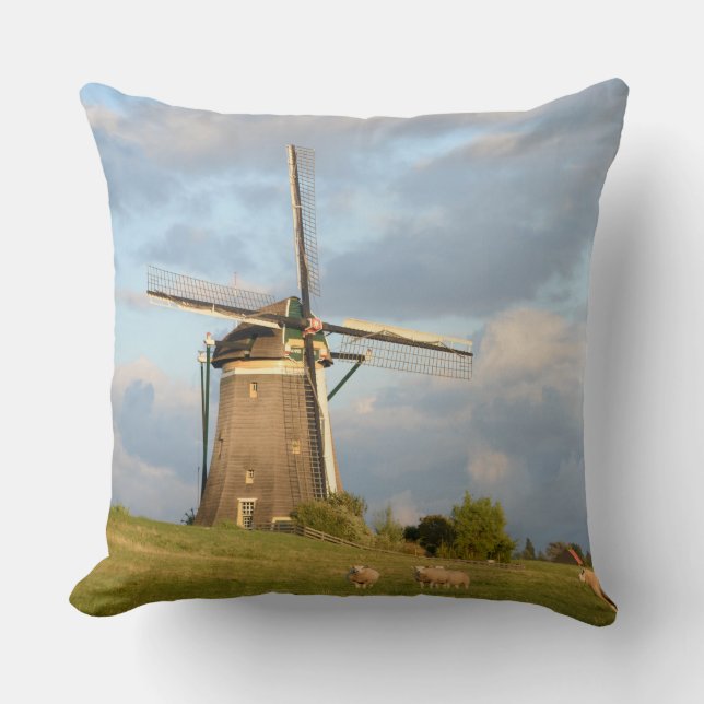 Landschap met windmolens en schapen kussen (Voorkant)