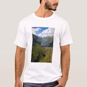 Landschap van de Geirangerfjord, Noorwegen T-shirt