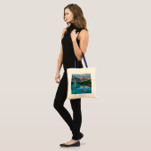Landschapsfoto van bergen en meer tote bag (Voorkant (model))