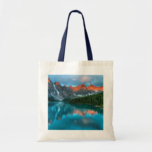 Landschapsfoto van bergen en meer tote bag (Voorkant)