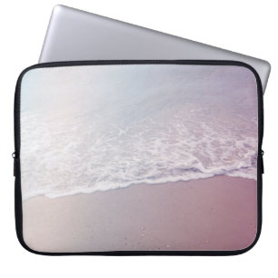 Landschapsfoto van de kust laptop sleeve