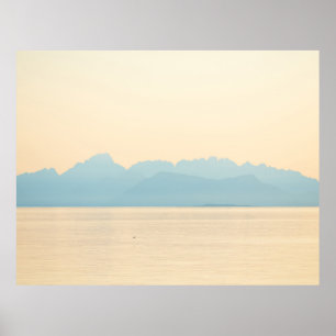 LANDSCHAPSFOTO VAN EEN MOUNTAINE EN EEN WATERLICHA POSTER