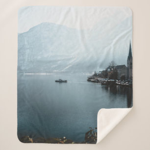 LANDSCHAPSFOTO VAN HET WATERLICHAAM NAAR HET MOUNT SHERPA DEKEN