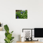 Landschapshelling met vroege lentebloemen poster (Thuiskantoor)