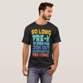 Lang PRE K Het is een vun Afstuderen. T-shirt (Voorkant volledig)