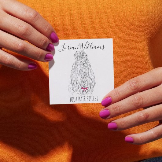 Lange golvende haren met een boeg-hairstyling vierkante visitekaartje