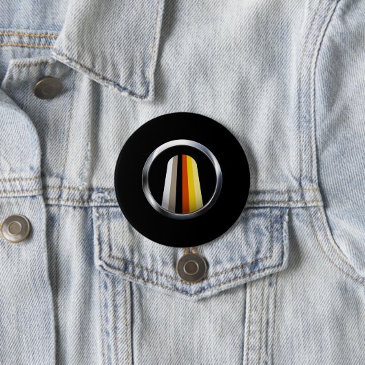 Lange haartrots ronde button 7,6 cm (In situ)