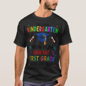 Lange Kindergarten 1st hier kom ik Afstuderen T-shirt (Voorkant)