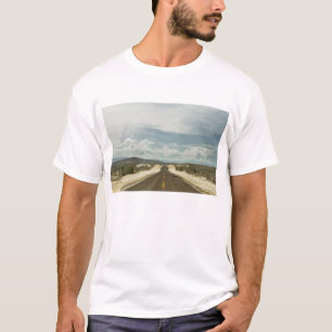 Langs de rechte weg door het Mexicaanse landschap  T-shirt