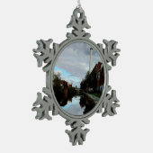 Langs het kanaal tin sneeuwvlok ornament (Links)