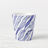 Langwerpige Blauw en Wit Marmeren Aderen Latte Mok (Voorkant)