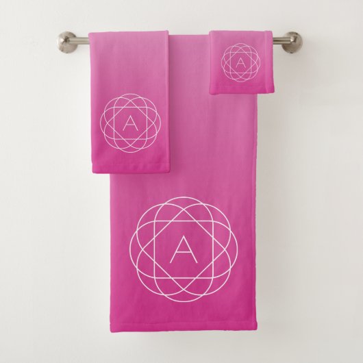 Langwerpige geometrische monogram | Roze zwoegde o Bad Handdoek (Insitu)
