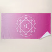 Langwerpige geometrische monogram | Roze zwoegde o Strandlaken (Voorkant)