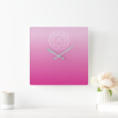Langwerpige geometrische monogram | Roze zwoegde o Vierkante Klok (Huis)