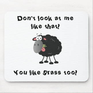 Langwerpige lammeren: zwarte schaap met grijs ijs muismat