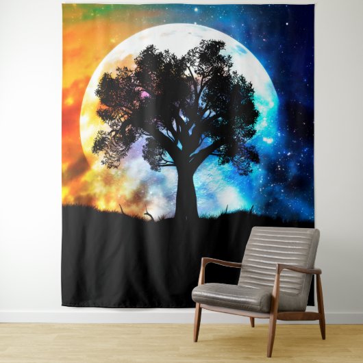 Langwerpige planeet boven de sterrenhemel en grote wandkleed (In situ)