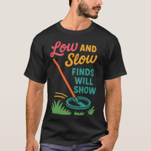Langzaam En Geduldig Metaaldetectie Vinden Zal Lat T-shirt