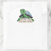 Langzaam en stabiel wint schildpad ovale sticker (Tas)