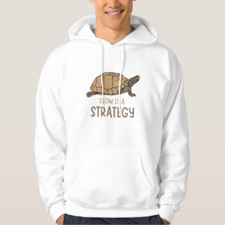 Langzaam is een strategie – Minimaal Turtle Citaat Hoodie