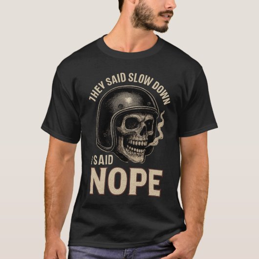 Langzamer Neen Grappig Biker Schedel T-Shirt (Voorkant)