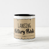 Lansing Notional Public Scroll Feather Quill Tweekleurige Koffiemok (Center)