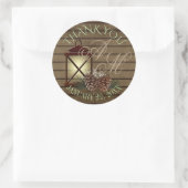 Lantaarn en dennen rustieke winter monogram ronde sticker (Tas)