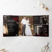 Lantaarn en rode rozen Romantic Rustic Wedding Drieluik Uitnodiging (Binnen)