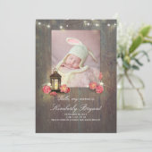  Lantaarn En Rustiek Hout Baby Foto Geboorte Aankondiging (Staand voorkant)