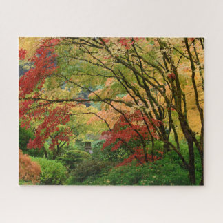 Lantaarn in het najaar van de Japanse tuin van Por Legpuzzel