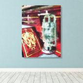 Lantaarn op Old Fire Truck Canvas Afdruk (Insitu (Houten vloer))