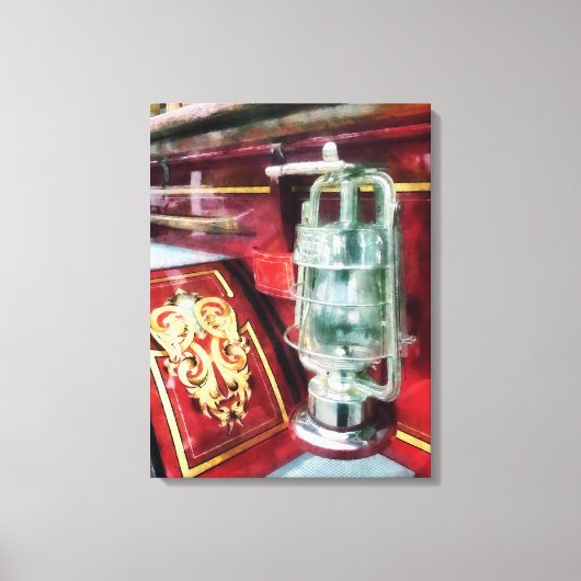 Lantaarn op Old Fire Truck Canvas Afdruk (Voorkant)