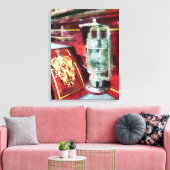 Lantaarn op Old Fire Truck Canvas Afdruk (Insitu (Woonkamer))
