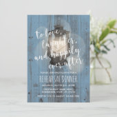 Lantaarn Stusty Blue Wood Rehearsal Dinner Kaart (Staand voorkant)