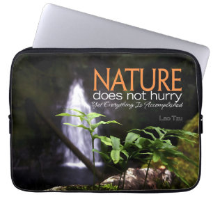 Lao Tzu Inspirerend quote "Natuur" Laptop Sleeve