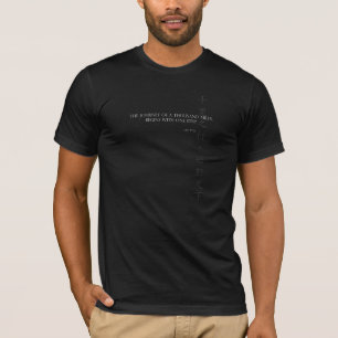 Lao Tzu Quote T-Shirt: Reizen van 1000 km T-shirt