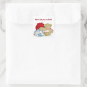 Lappenpop en teddybeer omhelzen elkaar vierkante sticker (Tas)