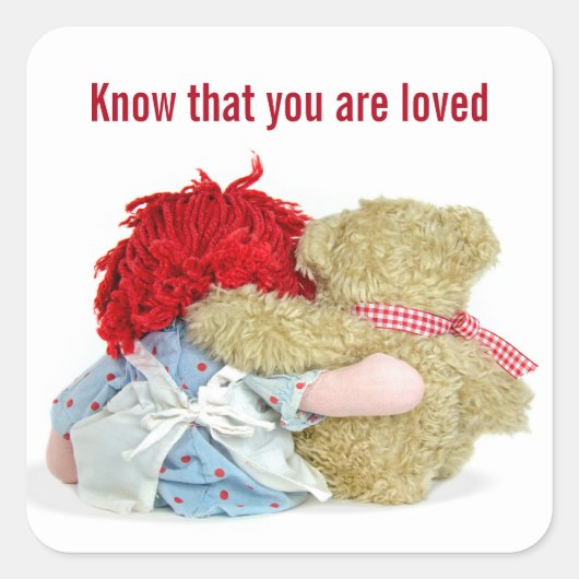Lappenpop en teddybeer omhelzen elkaar vierkante sticker (Voorkant)
