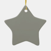 Lappenpop in stoel keramisch ornament (Achterkant)