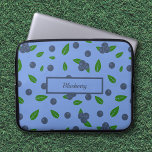 Laptophoes met blauwbes patroon laptop sleeve<br><div class="desc">Kleurrijk patroon met paarse blauwe bosbessen op laptophoes om uw laptop te beschermen. De tekst is klantgericht!</div>