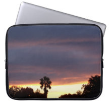 Laptophoes met blauwe plek gekleurde zonsondergang