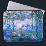 Laptophoes met monet water laptop sleeve<br><div class="desc">Monet Water Lilies laptophoes. Olieverf op canvas vanaf 1916. Monet schilderde zijn beroemde waterlelie obsessief in de laatste jaren van zijn loopbaan, waarbij hij inspiratie putte uit het licht van de zon en het verschuivende effect ervan op het water, de aquatische bloemen en de bladeren. Dit schilderij is voorzien van...</div>