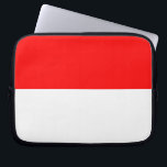Laptophoes met vlag van Indonesië Laptop Sleeve<br><div class="desc">Voeg een vleugje Indonesische trots toe aan uw technische accessoires met deze slanke laptophoes met de vlag van Indonesië! Ontworpen om uw laptop in stijl te beschermen, is deze laptophoes niet alleen een functioneel item, maar ook een levendige weergave van de nationale trots van Indonesië. Het gedurfde vlagontwerp aan de...</div>