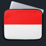 Laptophoes met vlag van Indonesië Laptop Sleeve<br><div class="desc">Voeg een vleugje Indonesische trots toe aan uw technische accessoires met deze slanke laptophoes met de vlag van Indonesië! Ontworpen om uw laptop in stijl te beschermen, is deze laptophoes niet alleen een functioneel item, maar ook een levendige weergave van de nationale trots van Indonesië. Het gedurfde vlagontwerp aan de...</div>